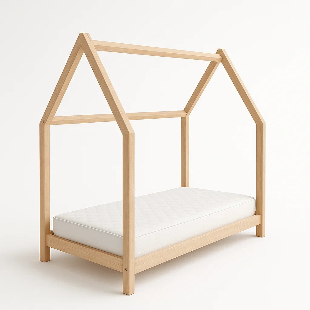 Lit cabane en bois avec matelas blanc