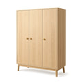 Armoire en bois à trois portes